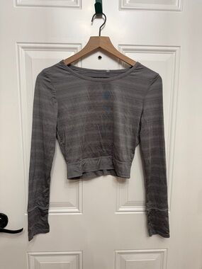 Danskin Gray Striped Cropped Long Sleeve Top